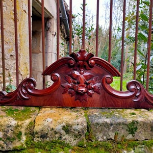 French antique, hand carved wooden pelmet / pediment / fronton, Louis XV / Louis XVI style with relief work.