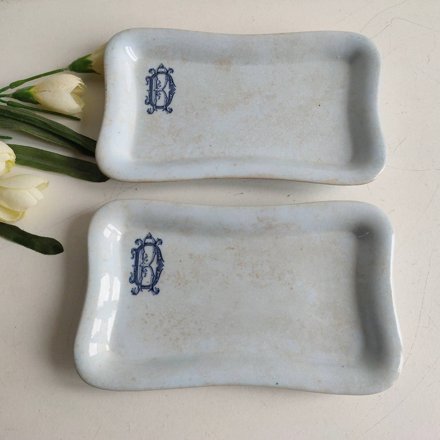 Paire de Petits Plats Service, Antique Bleu avec Monogramme Foncé R D, Vermont Blanchet Paris, Vers 