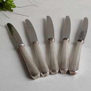 Christofle Boreal, Luc Lanel, vintage French, set of 5 silver plated dessert / cheese knives, mid century flatware.