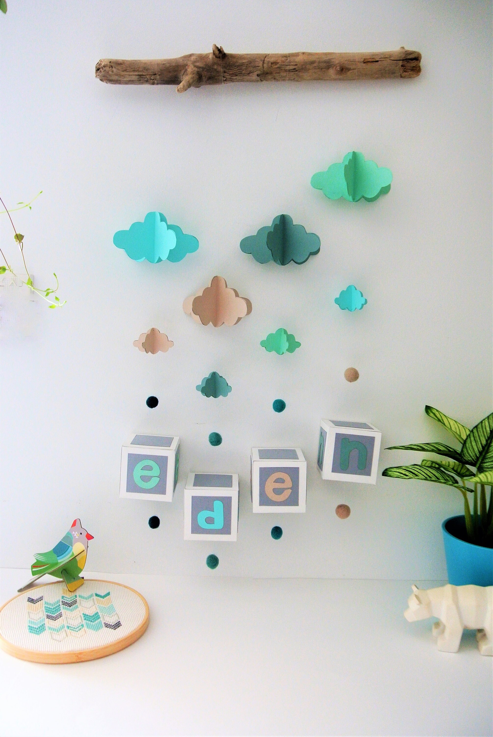 Mobile Mural Nuages Menthe, Vert d'eau, Beige à Personnaliser - Leewalia Chambre Enfant Bébé Bois Fl
