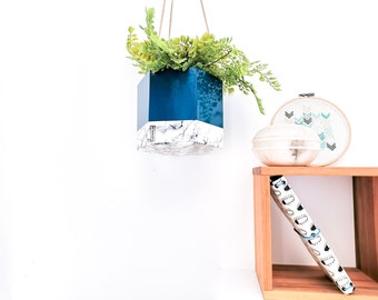 Cache-pot GÉO à suspendre bleu pétrole et marbre blanc - décoration d'intérieur - plantes - pot de fleurs - Leewalia - green lovers - nature