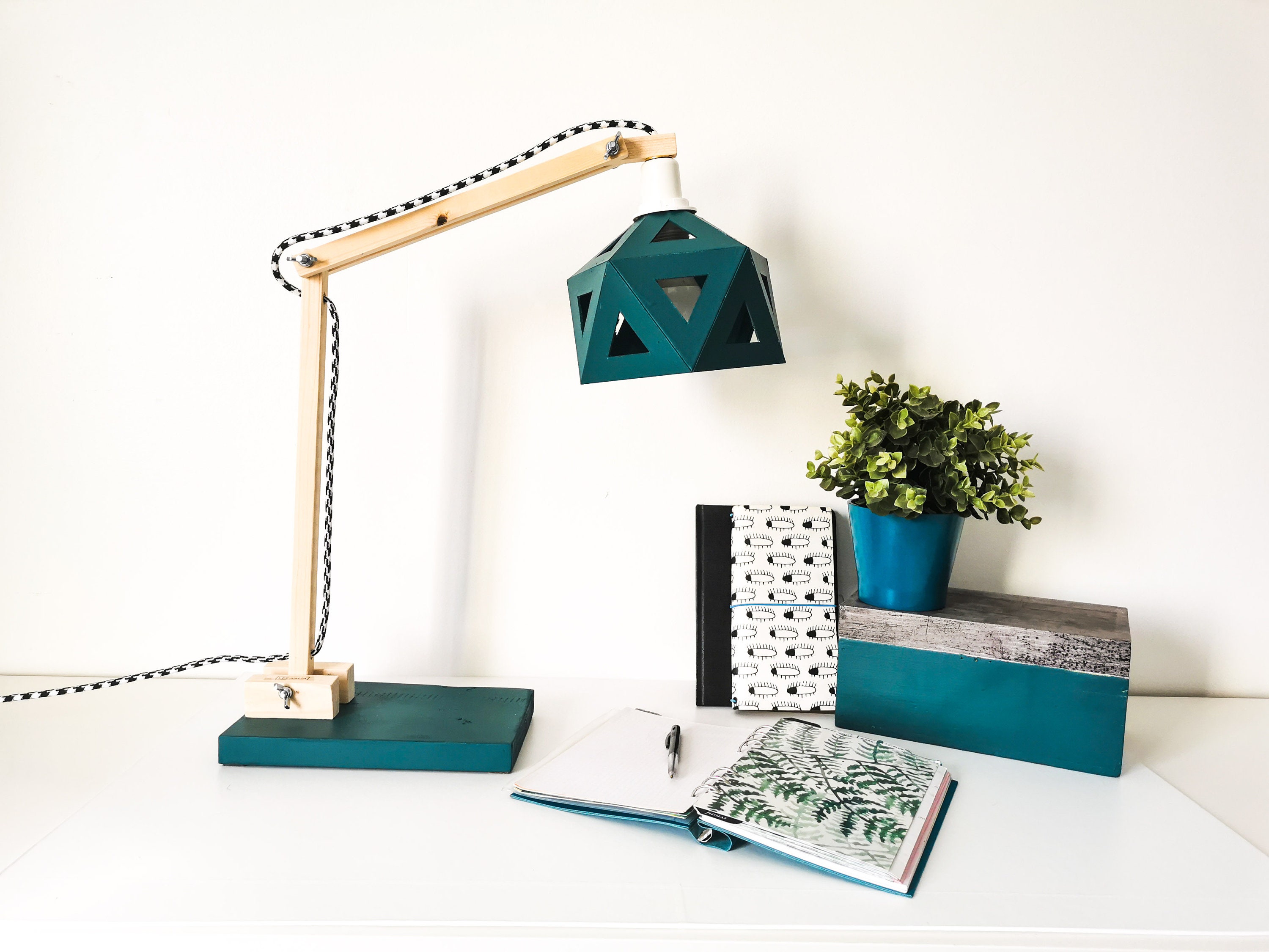 Lampe de Bureau Origami Bois et Bleu Canard - Leewalia Luminaire Lampe Design Travail Décoration d'i