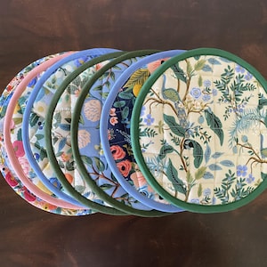 Agarradera de tela de Rifle Paper Co.: almohadilla térmica acolchada hecha a mano