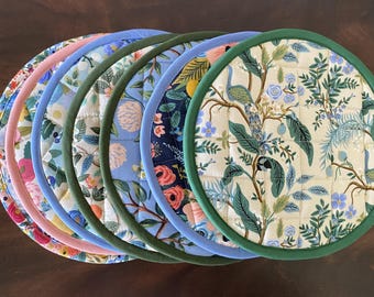 Rifle Paper Co. Stoff Topflappen: Handgefertigtes gestepptes Hot Pad