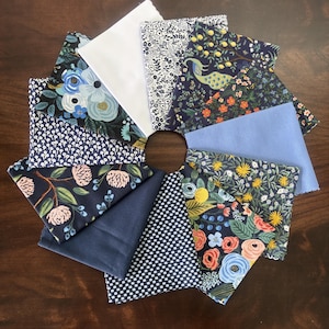 RIFLE PAPER Co. Fat Eighth Bundle Colección Azul Oscuro, Garden Party, Wildwood, Solids, Camont en Tonos de Tela Azul Tela Rifle Paper