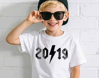 Camiseta infantil personalizada con el año de nacimiento de Rock: camiseta personalizada con rayo