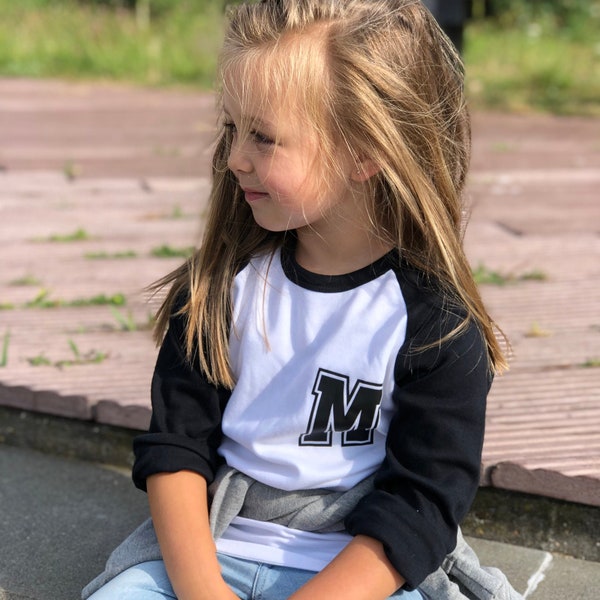 Kinder Initial Baseball Shirt, individuelles Raglan Shirt, Monogramm Shirt