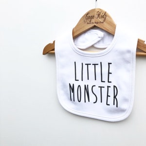 Kleine Monster Baby Lätzchen, Monster Lätzchen, lustige Baby Lätzchen, einzigartige lustige Baby-Geschenke, Baby-Dusche-Lätzchen, Halloween-Baby-Lätzchen, Halloween-Baby-Kleidung