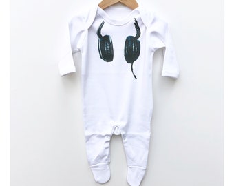 Baby DJ hoofdtelefoon, baby romper, hipster baby, toekomstige DJ, muziek DJ cadeau, babyjongen kleding, muziek babykleding cool baby cadeau baby slaap pak