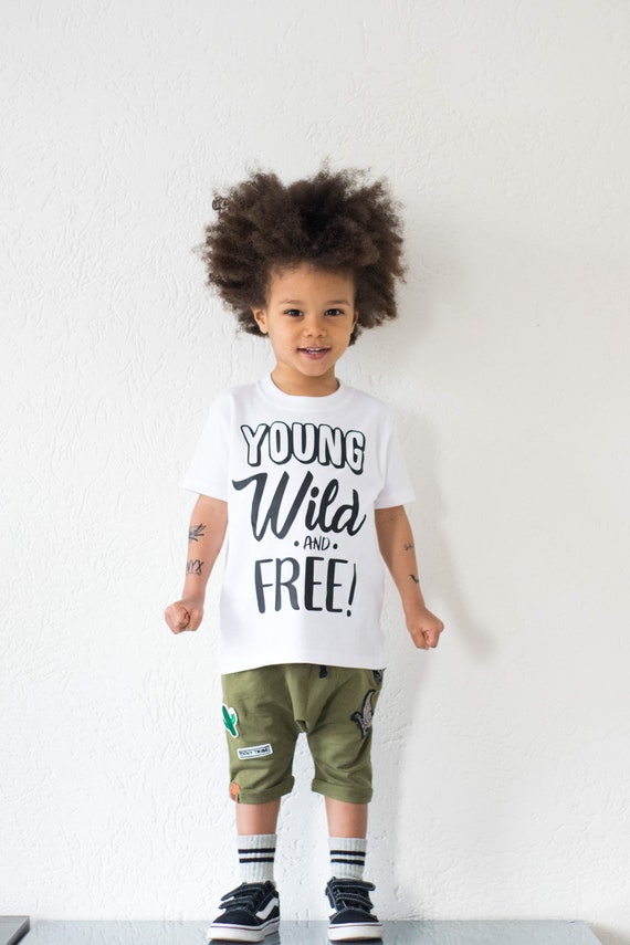 Junge Wilde Und Kostenlose Kinder Tshirt Hipster Kinder Oufit Etsy
