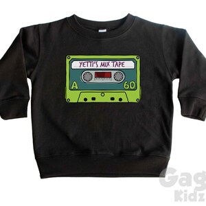 Anpassad Mix-Tape-namn barntröja, retro musikkassetttröja bild 3