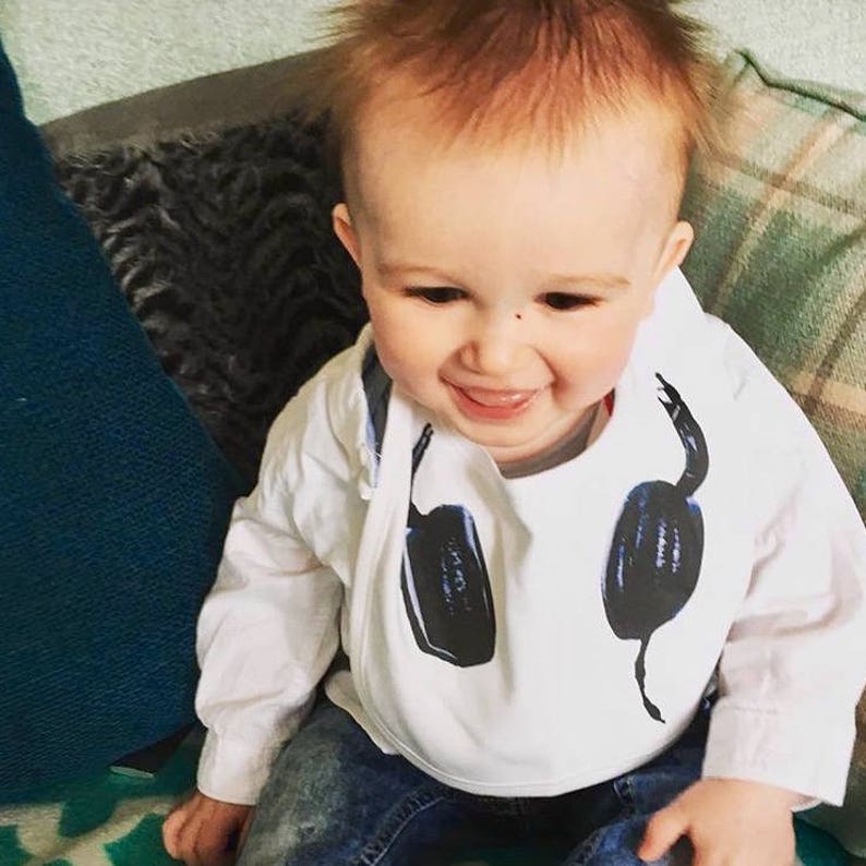 Muziek DJ baby slabbetje, grappige baby slabbetje, nieuwe babycadeaus, babykleding, baby DJ, peuters slabbetje, kinder slabbetje, dribbel slabbetje, baby koptelefoon, jongen meisje slabbetje afbeelding 7