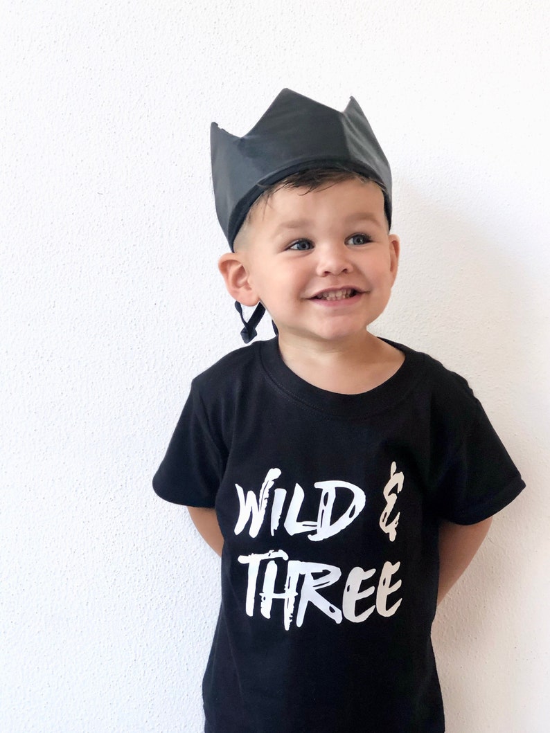 Wild and Three TShirt, drittes Geburtstag Shirt, Geschenk für 3 jährige Bild 1