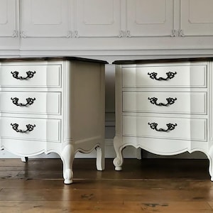 AVAILABLE! Free Shipping! Vintage French Thomasville Nightstands Pair Glam Hollywood Provincial Bedside Boudoir Accent Ivory White Wood