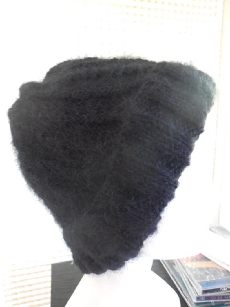 ADULT Hat knitted with quality SOFTINE white horse.