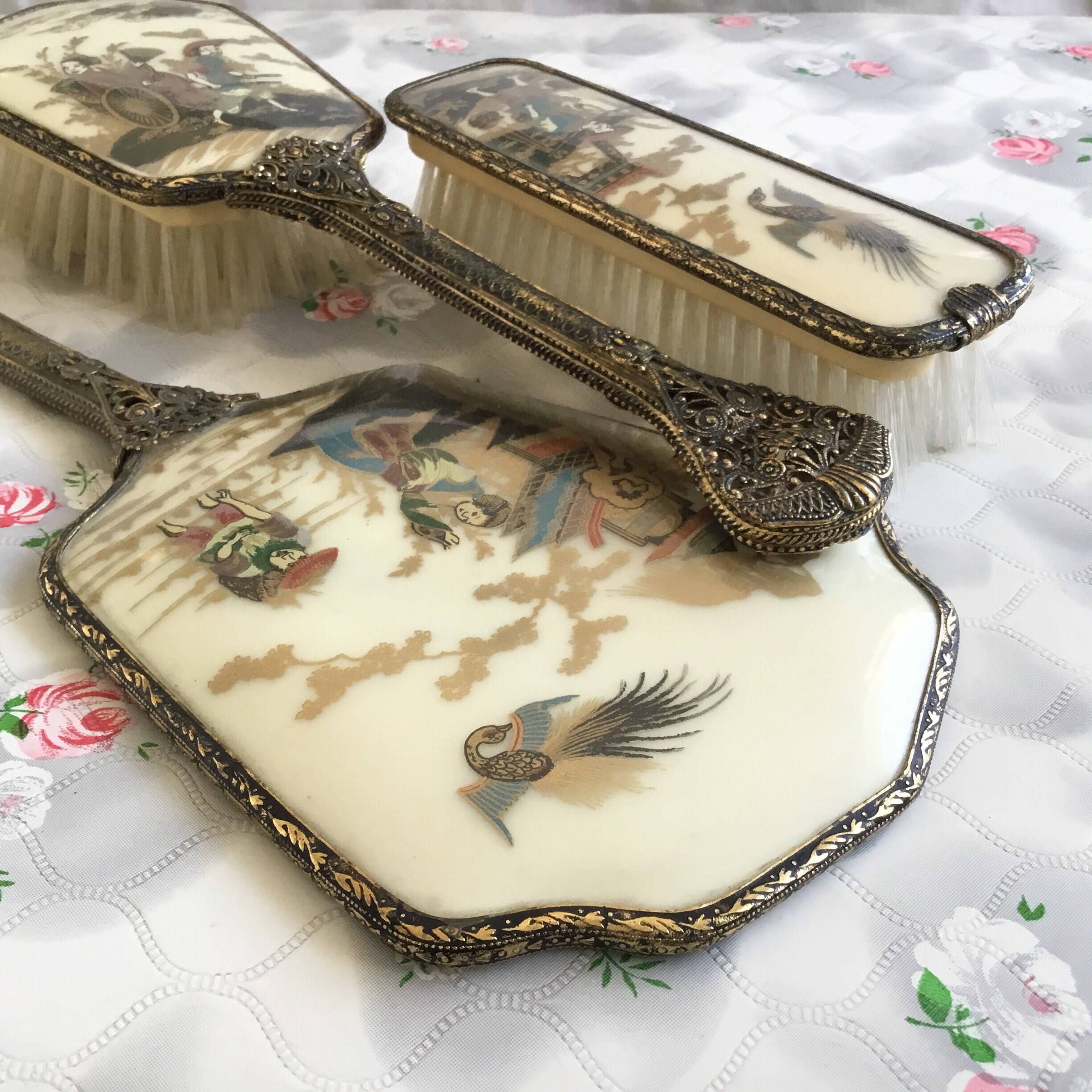 Vintage dresser set deals