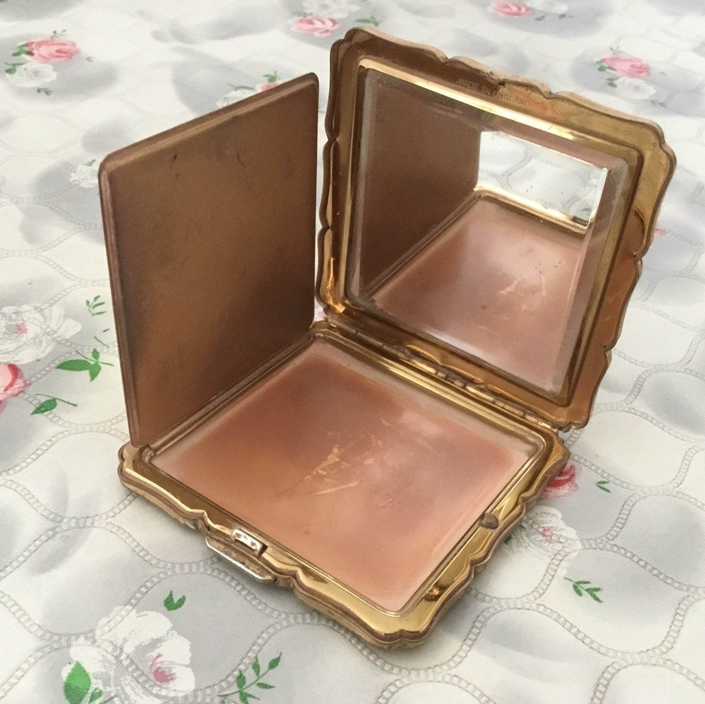 Stratton Royale loose powder compact with marcasites flower, c1950s