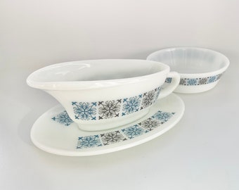 JAJ Pyrex Chelsea gravy boat with saucer and dish c1970s, vintage white and blue jug and bowl tableware set