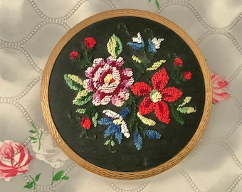 Stratton scone loose powder compact with embroidered pink roses, c 1950s floral vintage makeup mirror