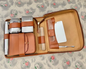 Gentlemans brown leather overnight case, with hairbrush and mirror, vintage real cowhide and chrome travel set