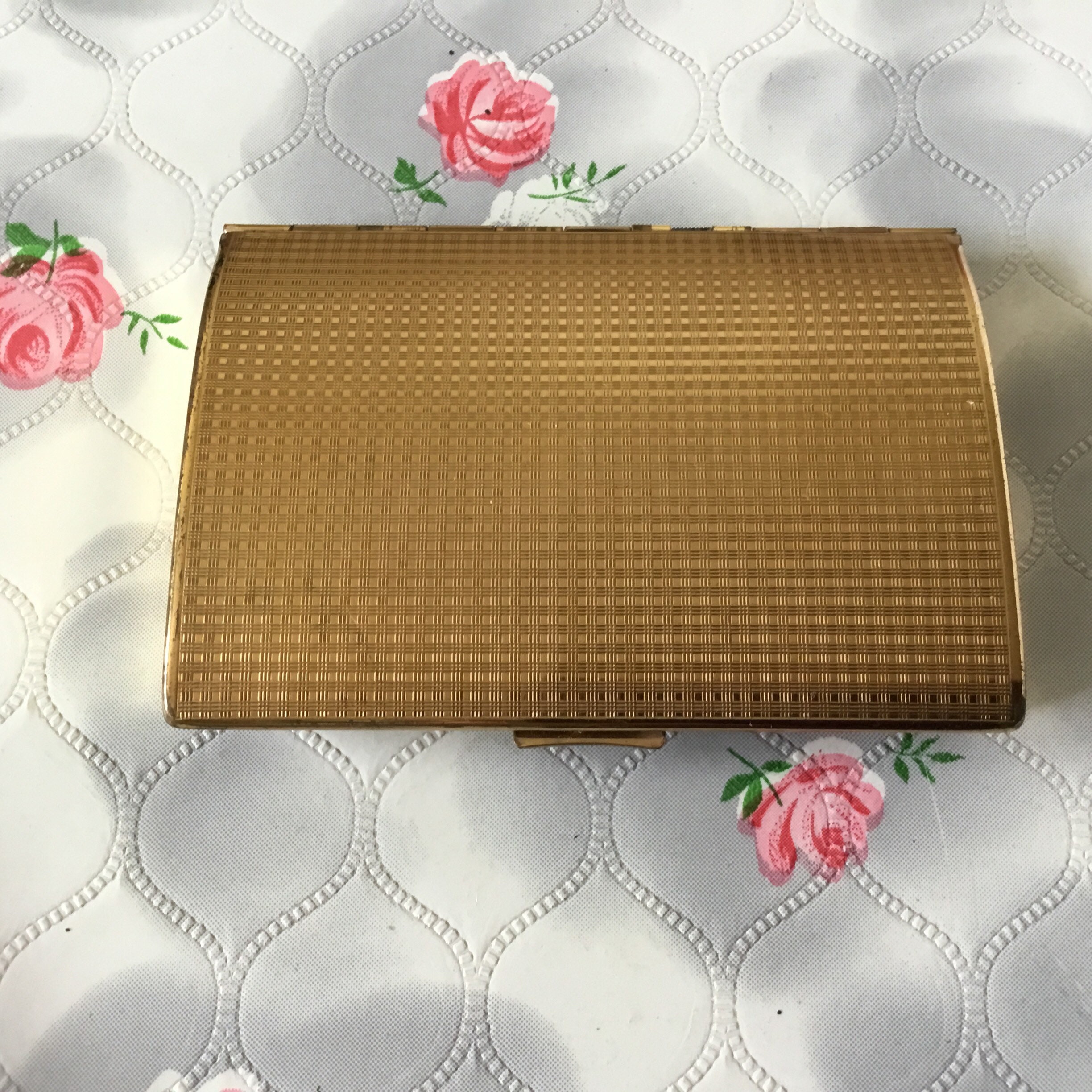Vintage ladies red and gold cigarette case by Melissa, circa 1960s.