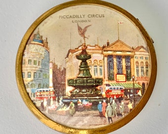 Powder compact Piccadilly Circus London souvenir, c 1940s to 1950s vintage Stratton scone makeup mirror