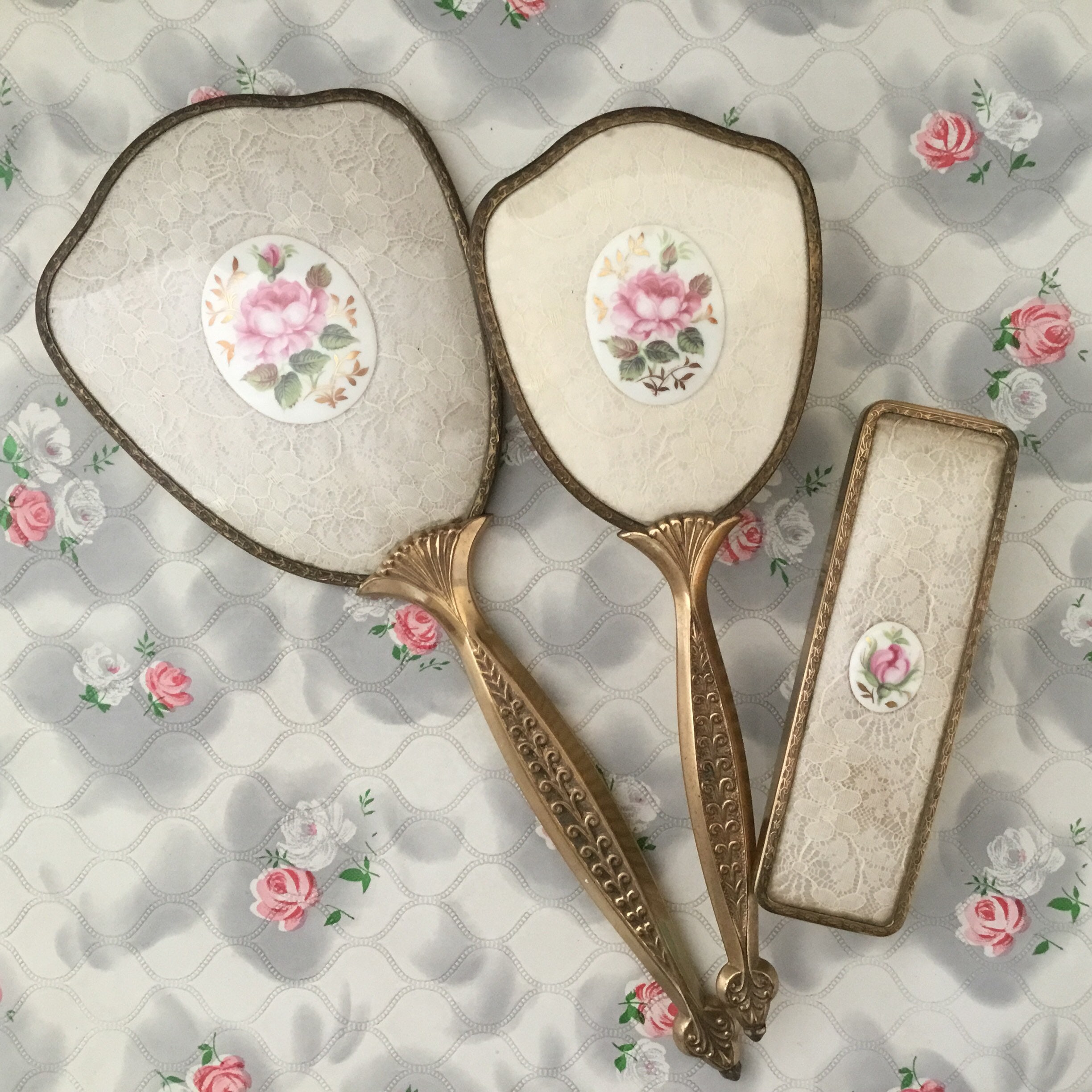 Lissco Vanity set with hand mirror, hairbrush and clothes brush