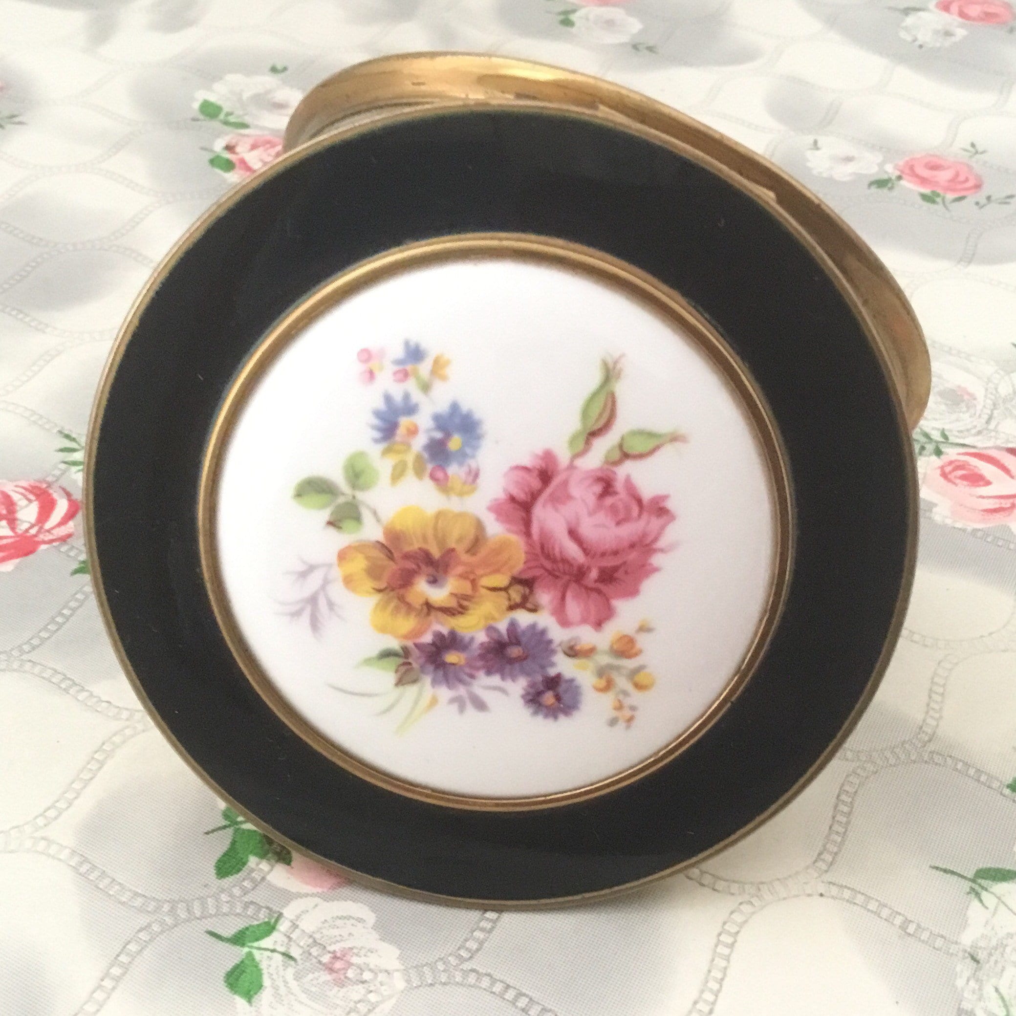 Mascot cream powder compact, with white ceramic tile, c 1960s vintage