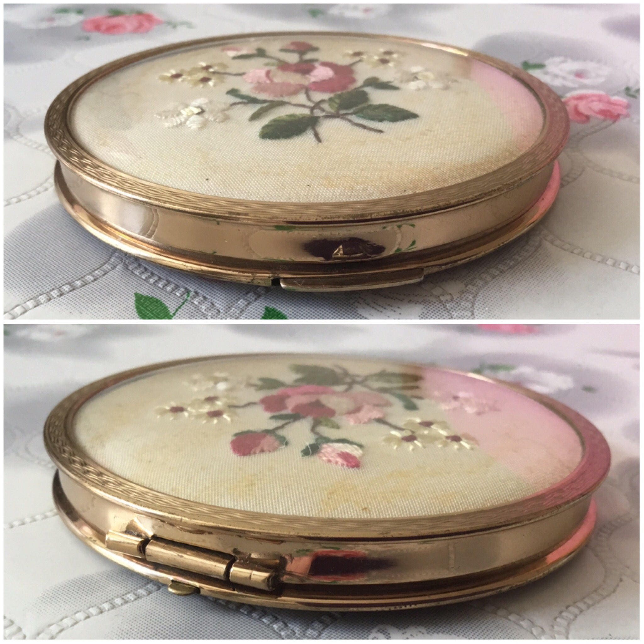 Vintage Stratton loose powder compact, c.1950's, decorated with petit ...