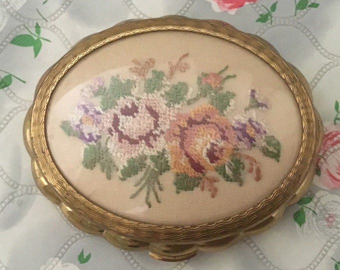Kigu loose powder compact with embroidered floral bouquet, c 1950s, vintage gold tone makeup vanity mirror