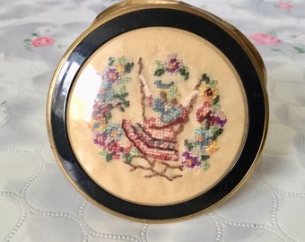 Melissa loose powder compact with crinoline lady, 1950s embroidered vintage vanity