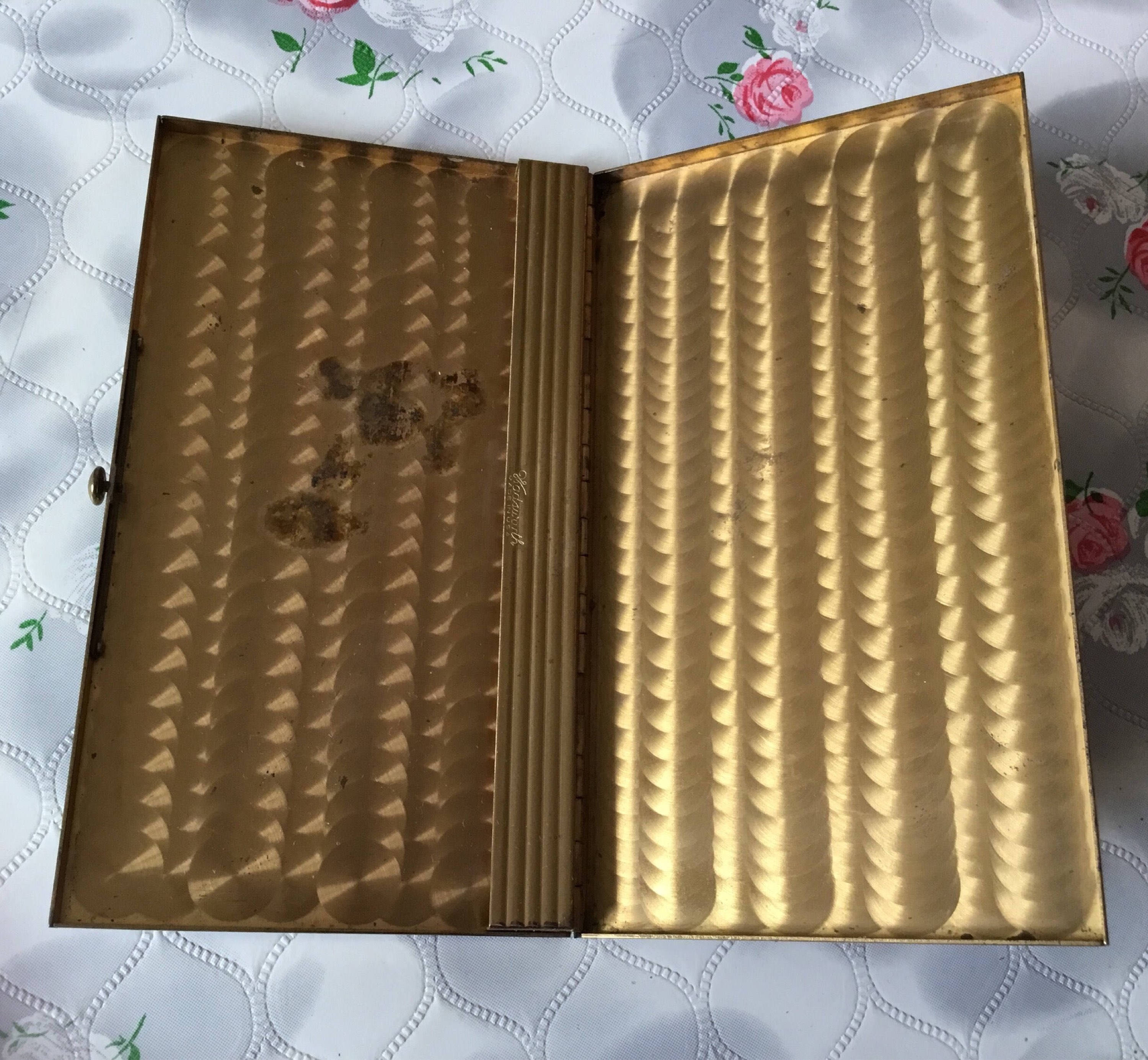 Vintage Wadsworth cigarette case, with Edwardian children, lady and