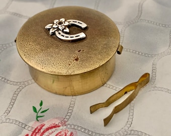 Lucky horseshoe ladies gold tone mini box, vintage mid century pill pot