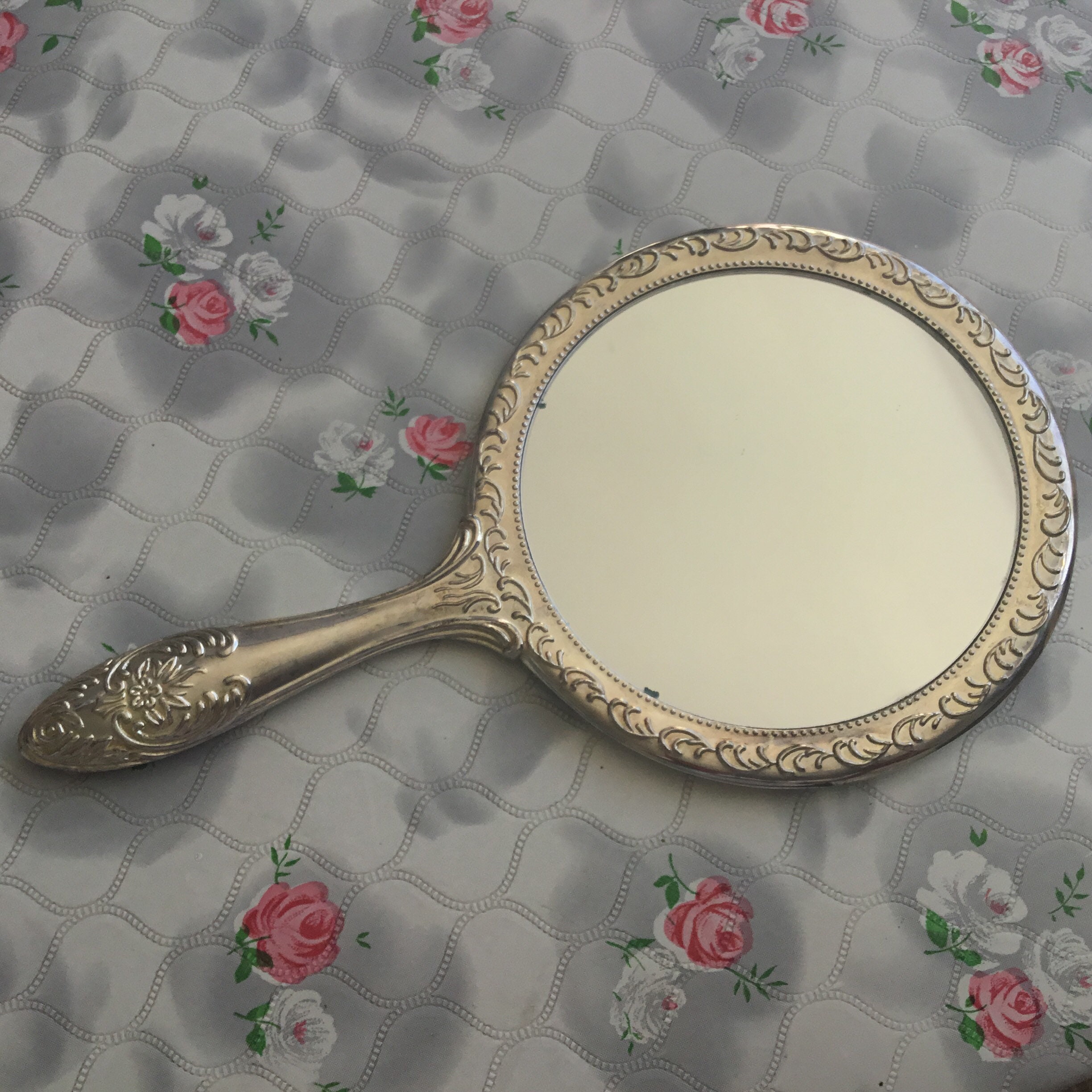 Hand mirror with lights metalsilope