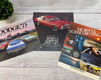Tres folletos de autos Dodge clásicos de la década de 1970