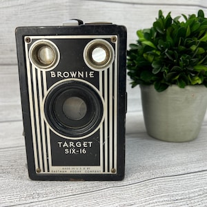 Vintage 1940s-1950s Kodak Brownie Target Six-16 Camera