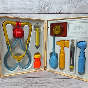 Vintage 1977 Fisher Price Medical Kit #936 Free Shipping ! (#RPC)