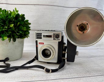 Vintage Kodak Starmatic Brownie Camera 1959-1963 with Flash Arm