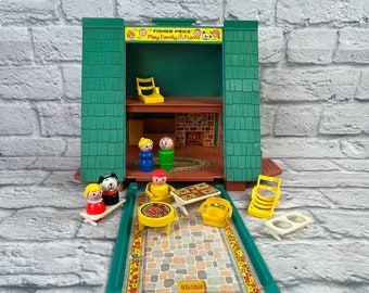 Vintage Fisher Price Play Family A Frame 990 Set Little People With