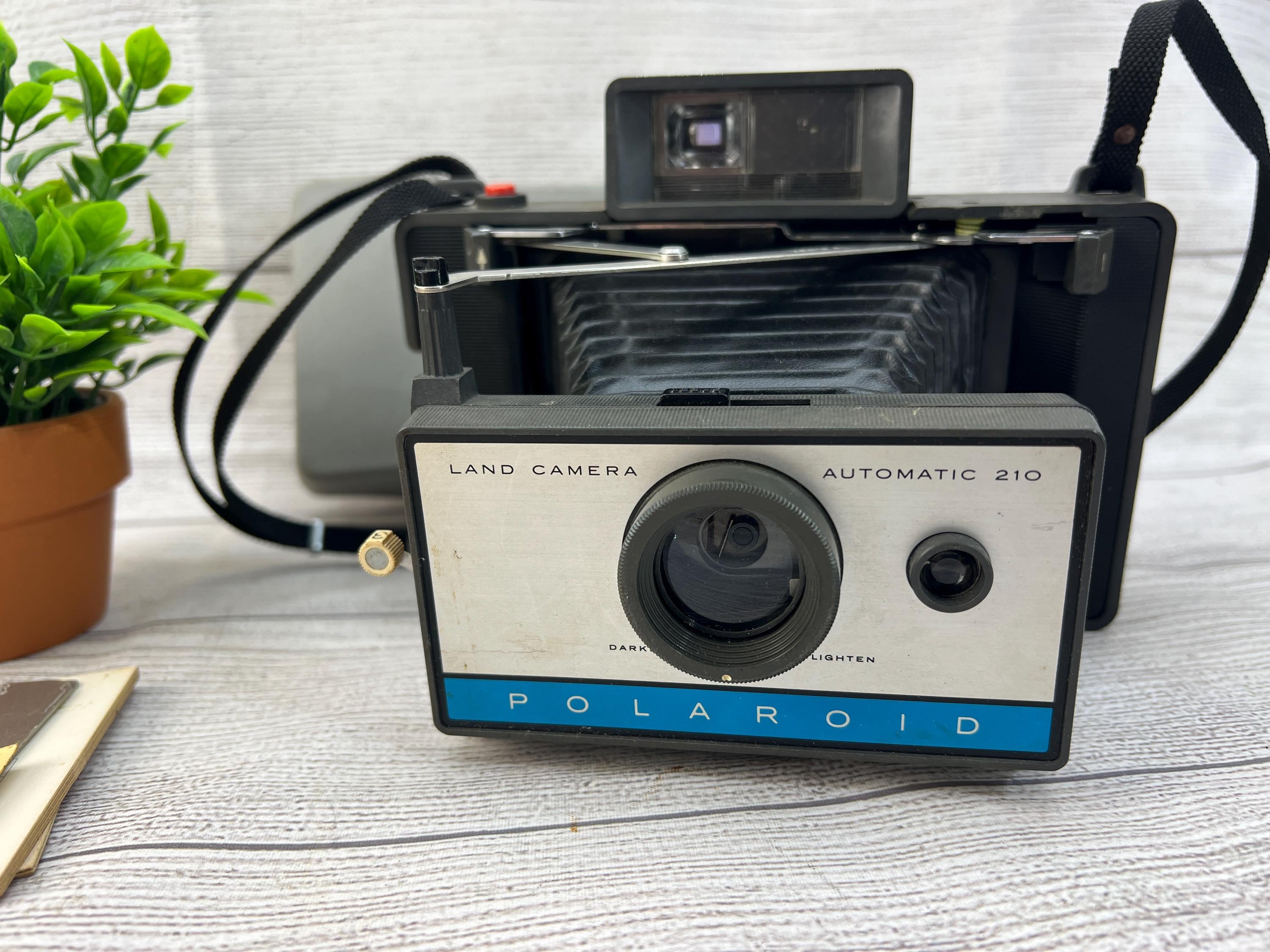 Polaroid 210 Land Camera This is a Polaroid 210 Land Camer Polaroid 210 Land Camera This is a Polaroid 210 Land Camer