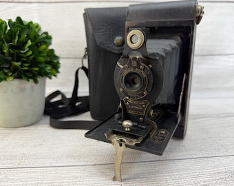 1920s No 2 Folding Cartridge Hawkeye Camera by Eastman Kodak with case