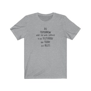 PRESENTIDÉER-T-SHIRT, rolig t-shirt, prokrastinator-t-shirt, roligt talesätt-t-shirt, ta en ledig dag-t-shirt, unisex jersey-t-shirt med kort ärm Athletic Heather