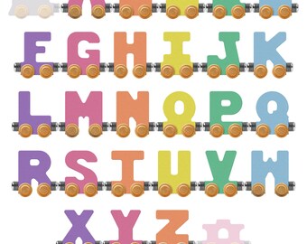 Letras individuales de trenes con nombres en colores pastel