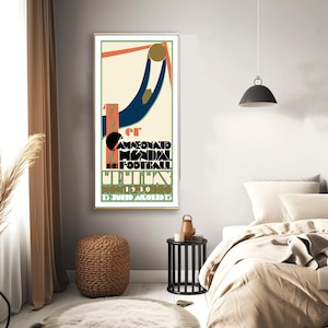 Pode incluir: Cartaz em estilo Art D&eacute;co com moldura dourada. O cartaz apresenta uma ilustra&ccedil;&atilde;o estilizada de um jogador de futebol alcan&ccedil;ando uma bola. O texto diz "1er CHAMPIONNAT MONDIAL DE FOOTBALL URUGUAY 1930". A paleta de cores inclui creme, azul marinho, laranja e verde.
