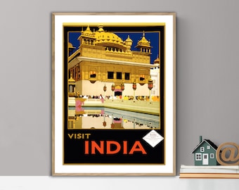 Puede incluir: Póster de viaje vintage que anuncia una visita a la India. El póster presenta un templo dorado con un reflejo en un estanque de agua. El texto "VISIT INDIA" está en letras rojas en negrita.