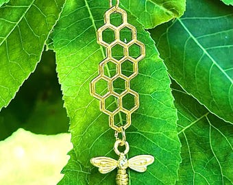 Gold Honeycomb Bee Keychain – Nature Inspired Keyring