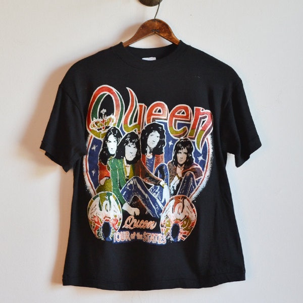 vintage rock tee / boot Queen tour T-shirts / early 80s / rare deadstock / black cotton / tag size M mens S womens M