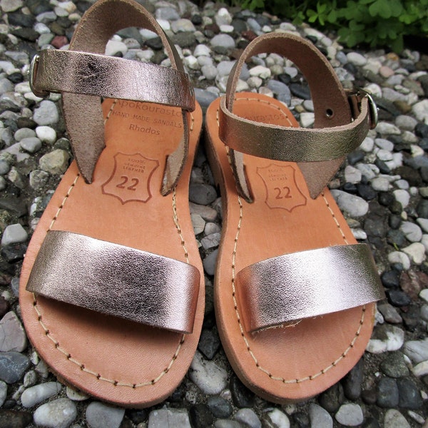 Griechische Ledersandalen für Kinder, Knöchelriemensandalen für Mädchen in metallischer Bronze, handgefertigte Sandalen, echte Ledersandalen