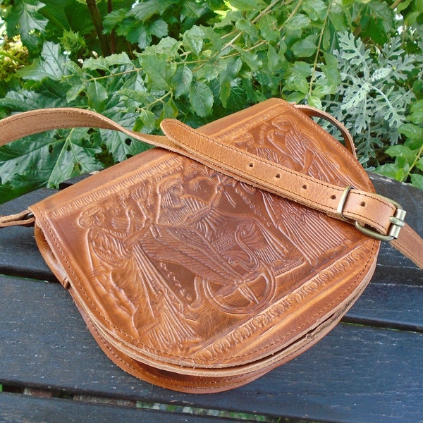 Sac en cuir grec fait main, sac à bandoulière pour femme avec motif de la mythologie grecque antique en relief, sac en cuir véritable, sac cavalière, sac à bandoulière