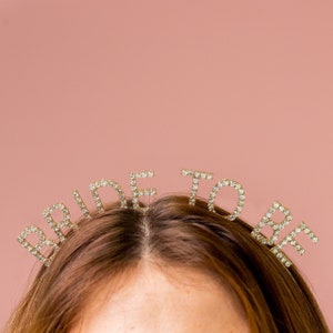 Funkelnde Braut Strass Stirnband: Perfekt für Brautparty oder Junggesellinnenabschied. Holen Sie sich Ihre Hen Party Glam mit unserem Brautstirnband Bride to Be